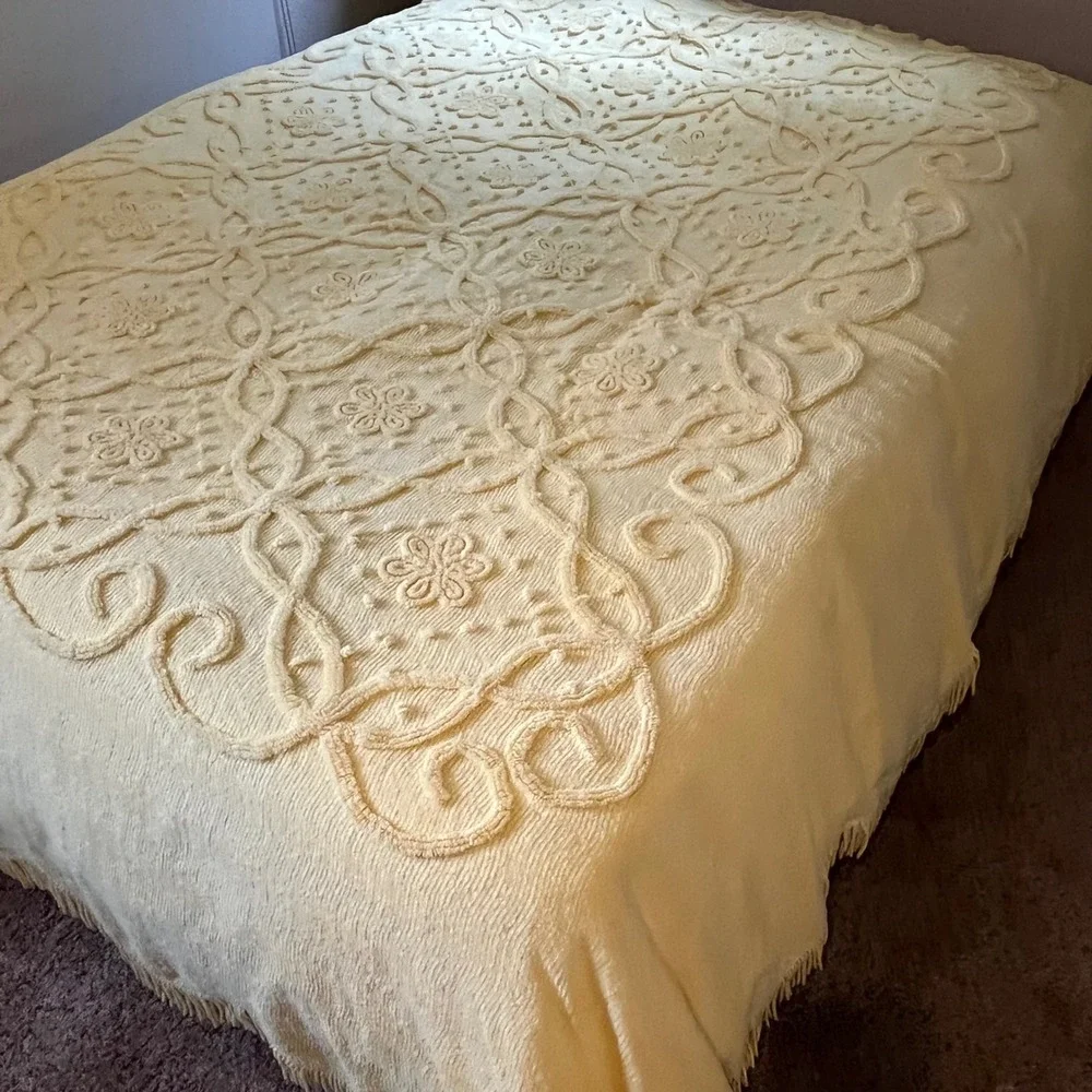 Vintage Chenille Bedspread Full Queen Butter Yellow Daisy Candlewick Quilt